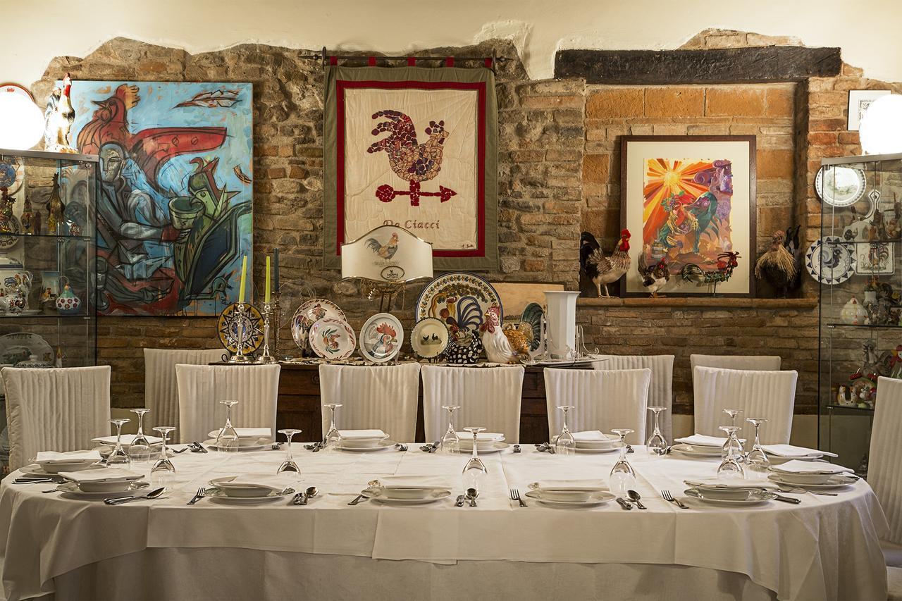 Locanda Da Ciacci Petriano Exteriör bild