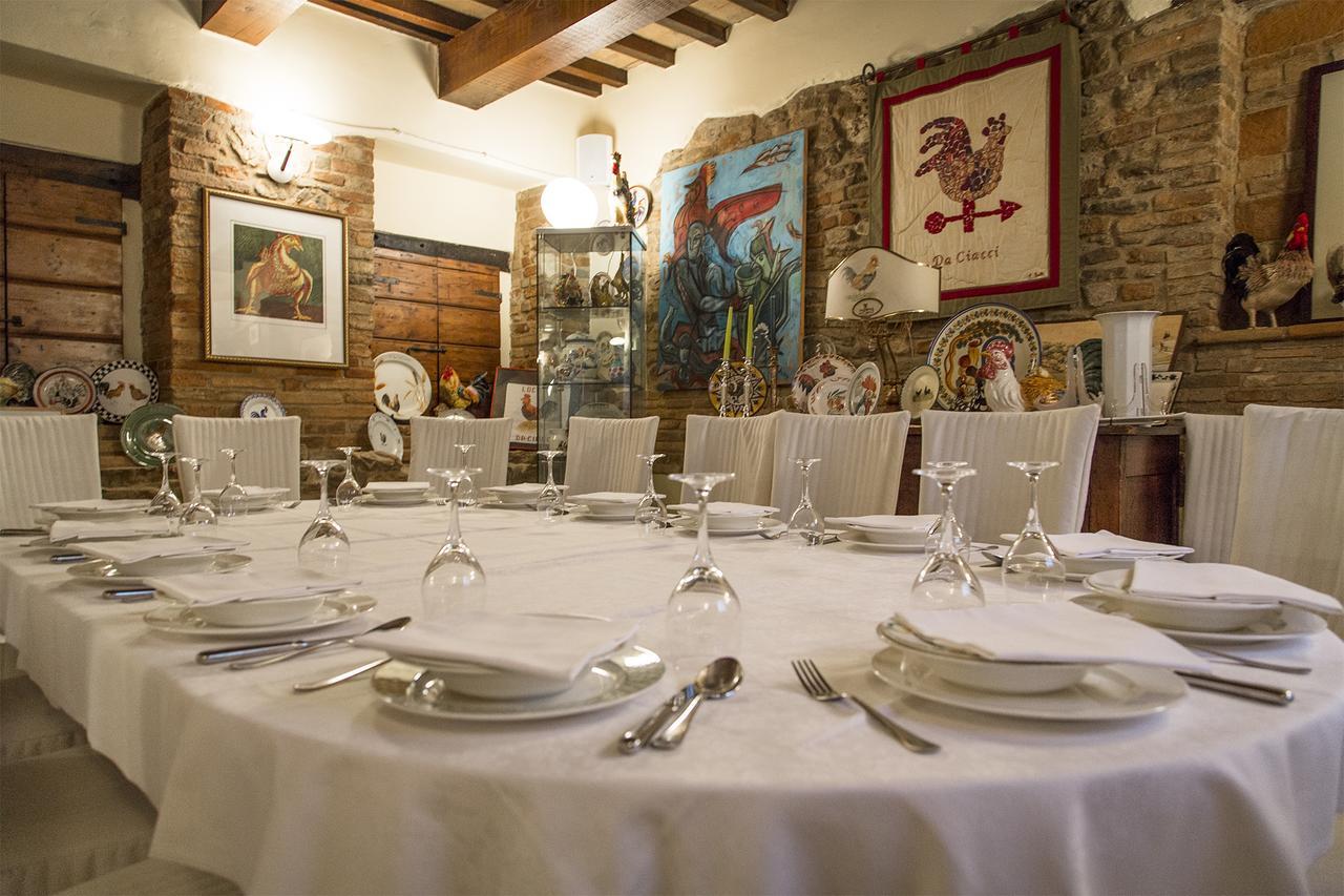 Locanda Da Ciacci Petriano Exteriör bild