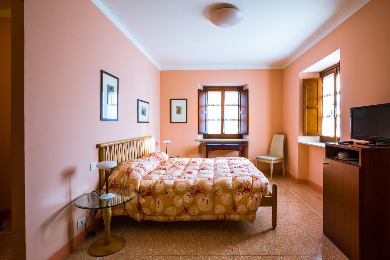 Locanda Da Ciacci Petriano Exteriör bild